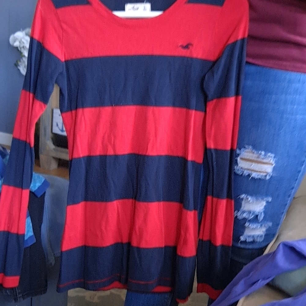 Size small women's long sleeve shirt